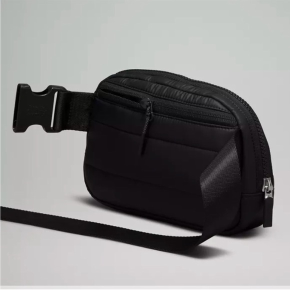 lululemon athletica WunderPuff 1L Black Belt Bag - Picture 4 of 8